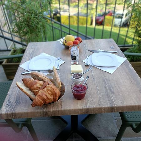Les Pierres Folles Bed & Breakfast Rozier-en-Donzy Exterior photo