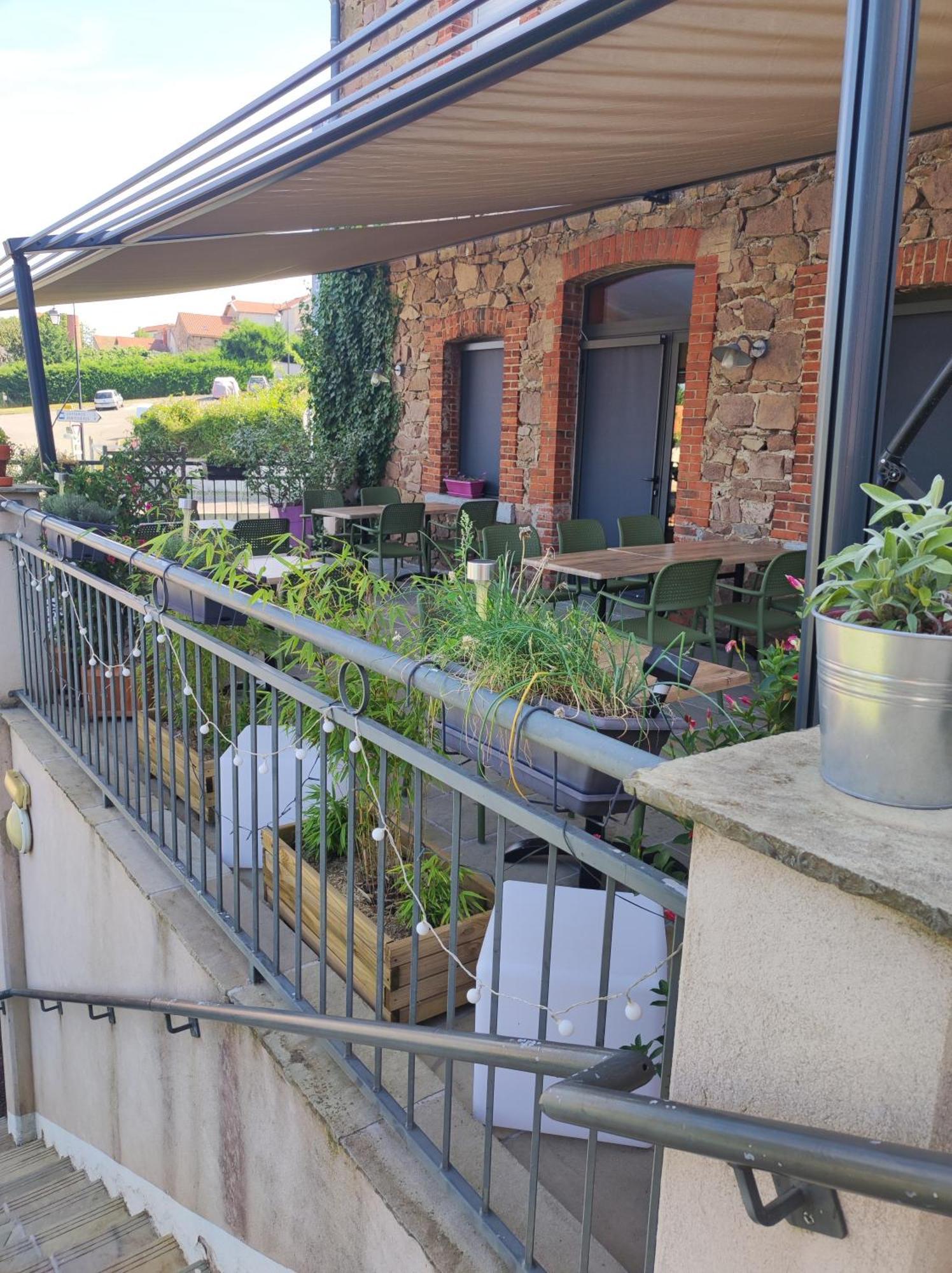 Les Pierres Folles Bed & Breakfast Rozier-en-Donzy Exterior photo